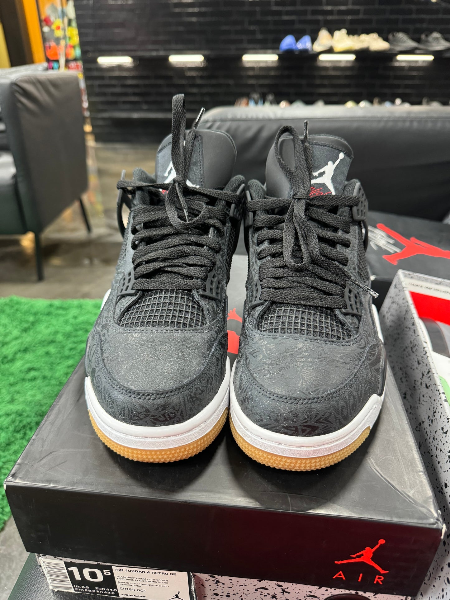 Air Jordan retro 4 “Laser black gum” (used)